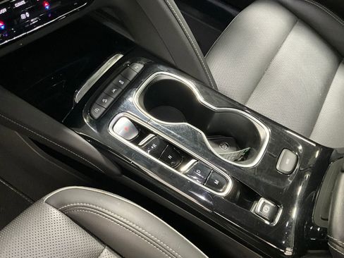 Used 2023 Buick Envision Essence AWD/4WD image 18