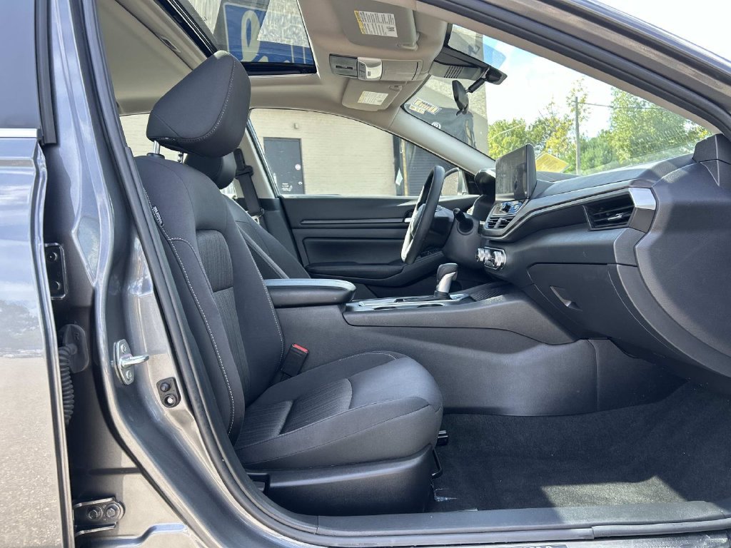 Certified 2025 Nissan Altima 2.5 SV w/ SV Special Edition Package AWD/4WD image 15