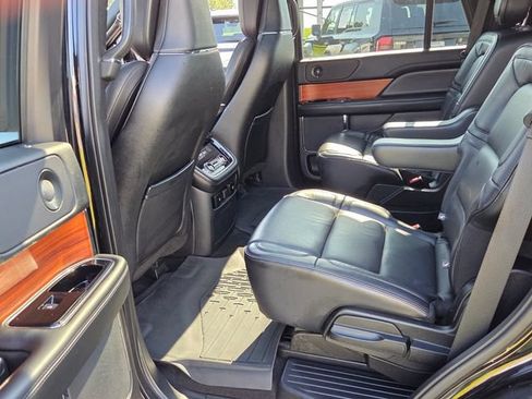 Used 2019 Lincoln Navigator Reserve AWD/4WD image 7