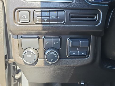 Used 2024 Chevrolet Tahoe LT w/ LT Signature Package RWD image 31