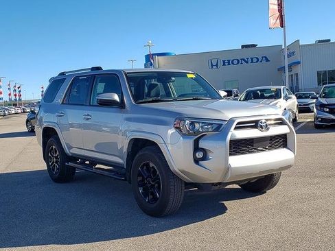 Used 2024 Toyota 4Runner SR5 image 3
