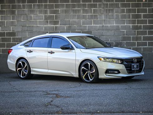 Used 2019 Honda Accord Sport image 2