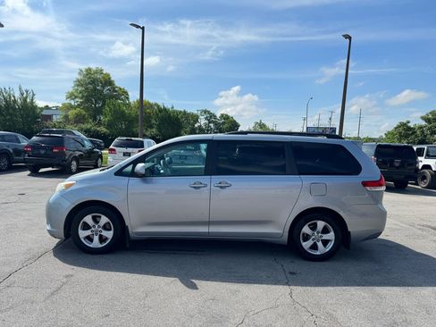 Used 2011 Toyota Sienna LE w/ Towing Pkg FWD image 6