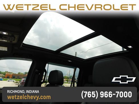Certified 2022 Chevrolet Suburban RST w/ Luxury Package AWD/4WD image 13