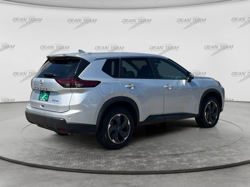 Used 2024 Nissan Rogue SV AWD/4WD image 7