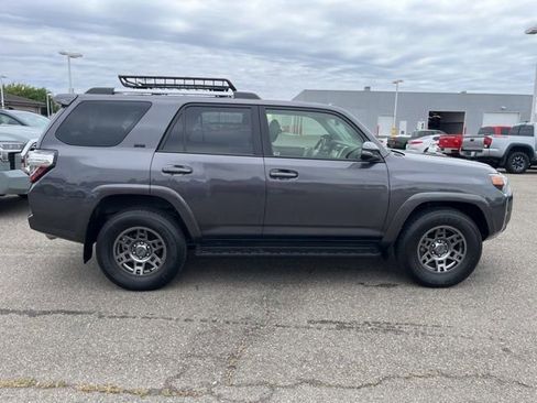 Used 2022 Toyota 4Runner SR5 Premium w/ Moonroof Package RWD image 4