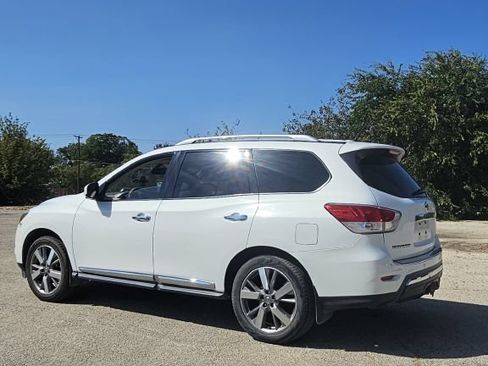 Used 2013 Nissan Pathfinder Platinum FWD image 4