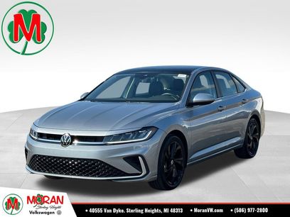 Certified 2025 Volkswagen Jetta SE w/ Sunroof Package