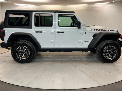 Certified 2025 Jeep Wrangler Unlimited Rubicon AWD/4WD image 6