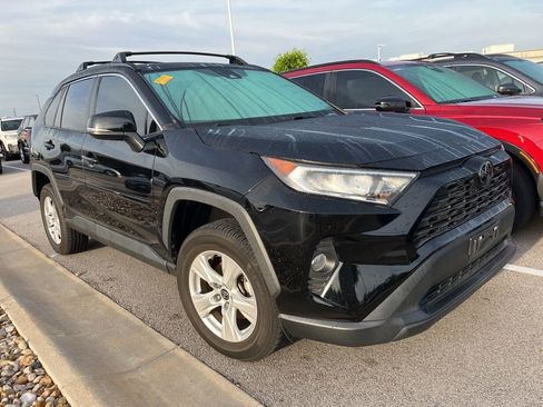 Used 2021 Toyota RAV4 XLE FWD image 2