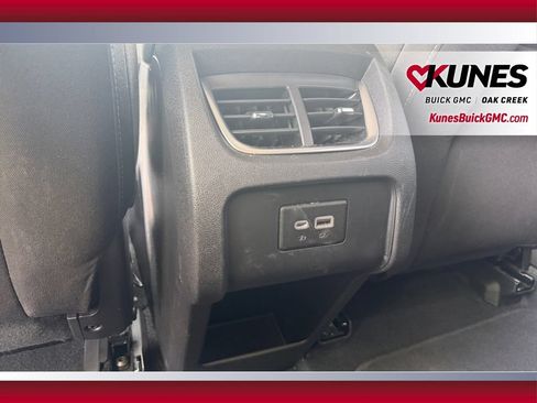 Used 2025 Chevrolet Blazer LT FWD image 34