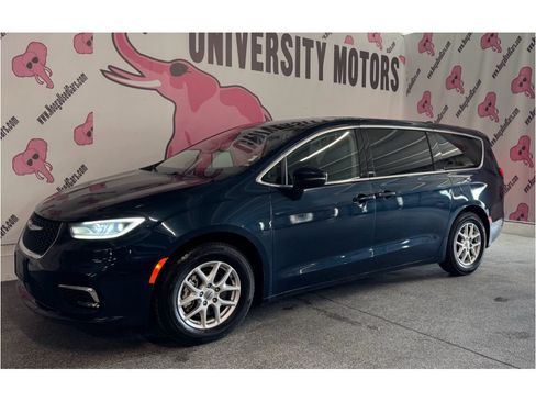Used 2023 Chrysler Pacifica Touring-L FWD image 7