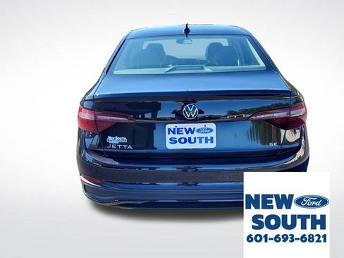 Used 2024 Volkswagen Jetta SE image 5
