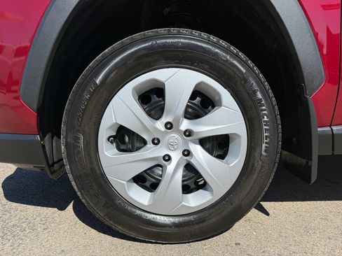Used 2025 Toyota RAV4 LE AWD/4WD image 38