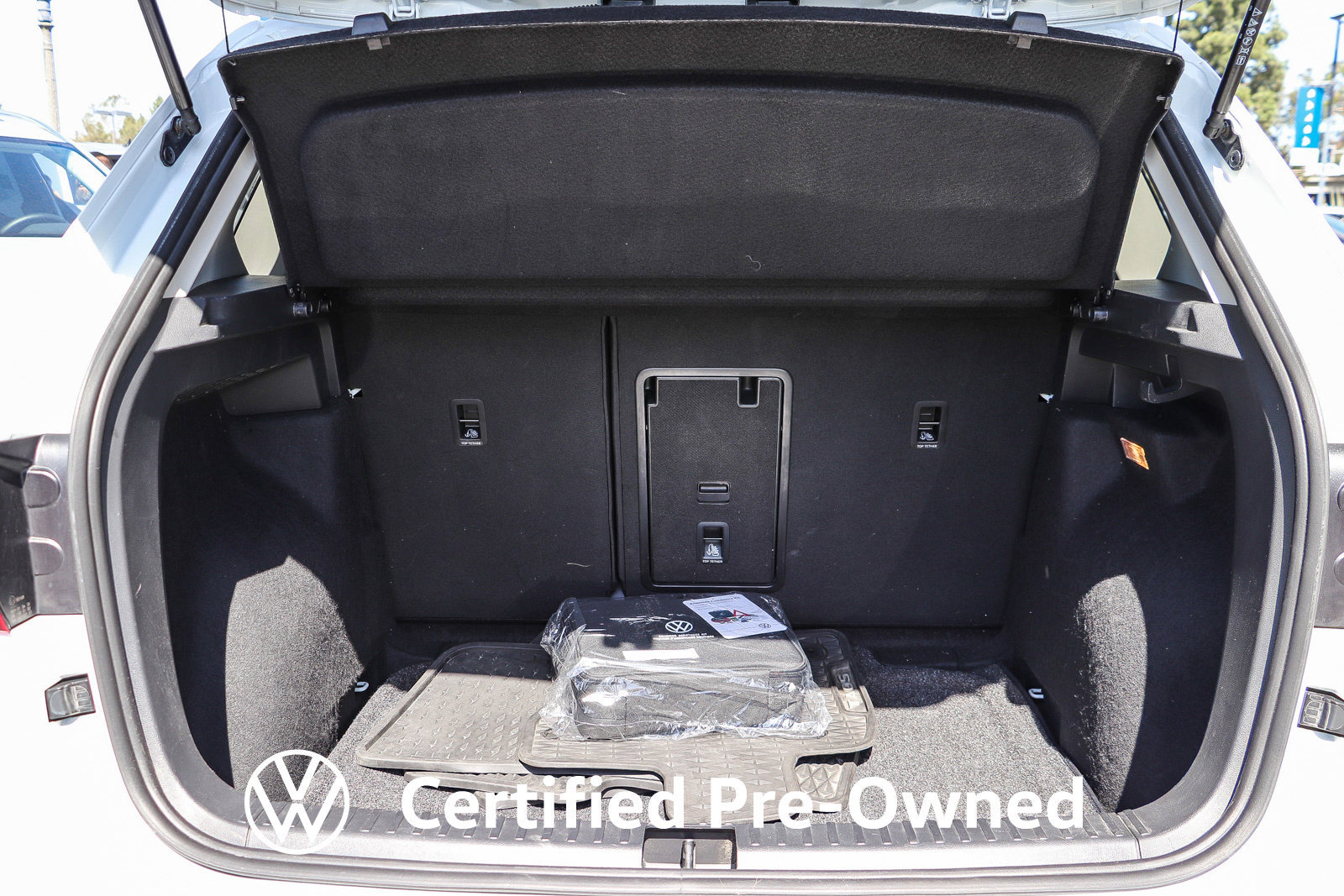 Used 2023 Volkswagen Taos SE w/ Panoramic Sunroof Package FWD image 28