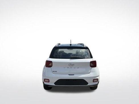 Used 2024 Hyundai Venue Limited FWD image 4