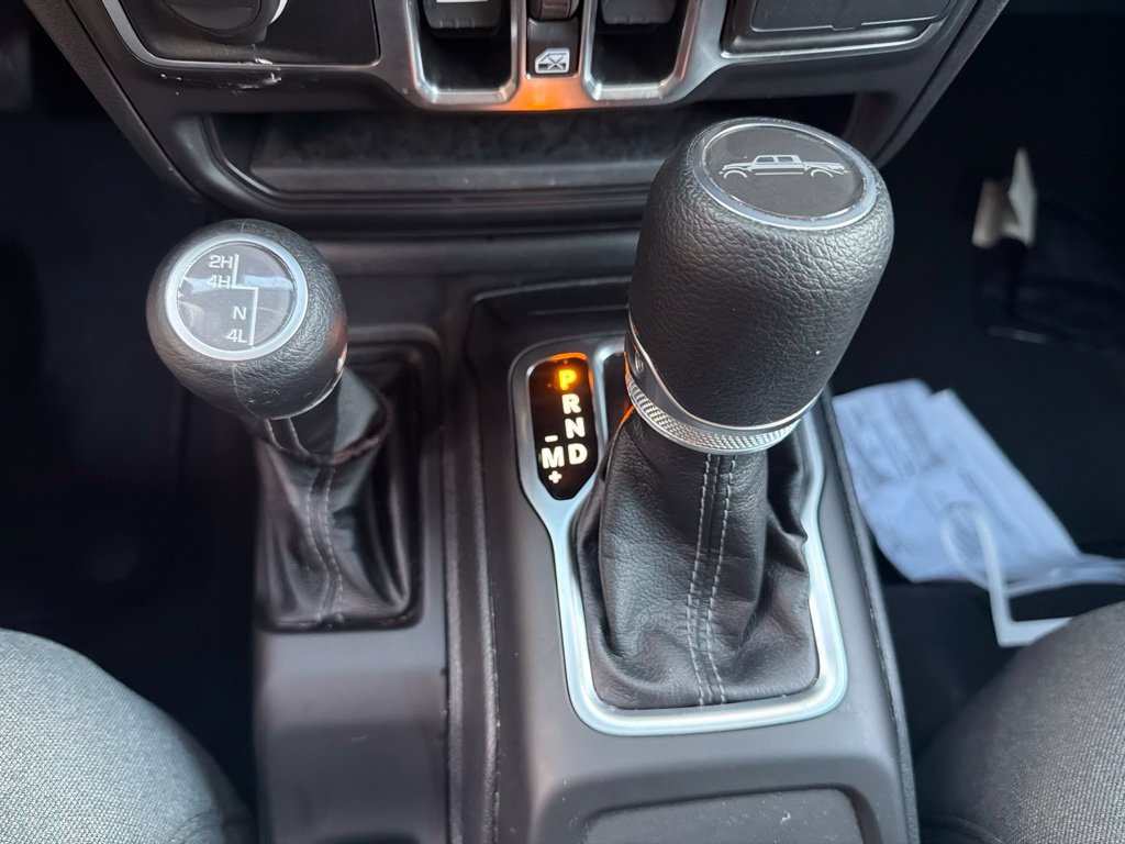 Used 2025 Jeep Gladiator Sport AWD/4WD image 12