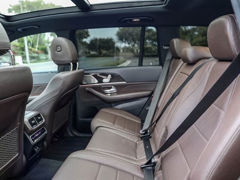 Used 2022 Mercedes-Benz GLS 450 4MATIC image 33