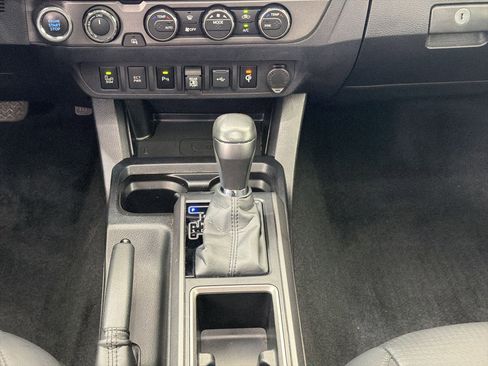 Used 2021 Toyota Tacoma TRD Sport w/ TRD Premium Sport Package AWD/4WD image 17