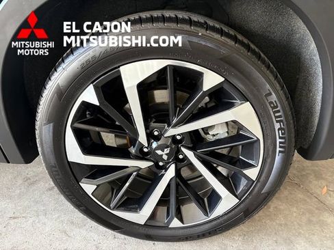 Used 2023 Mitsubishi Outlander SE AWD/4WD image 6