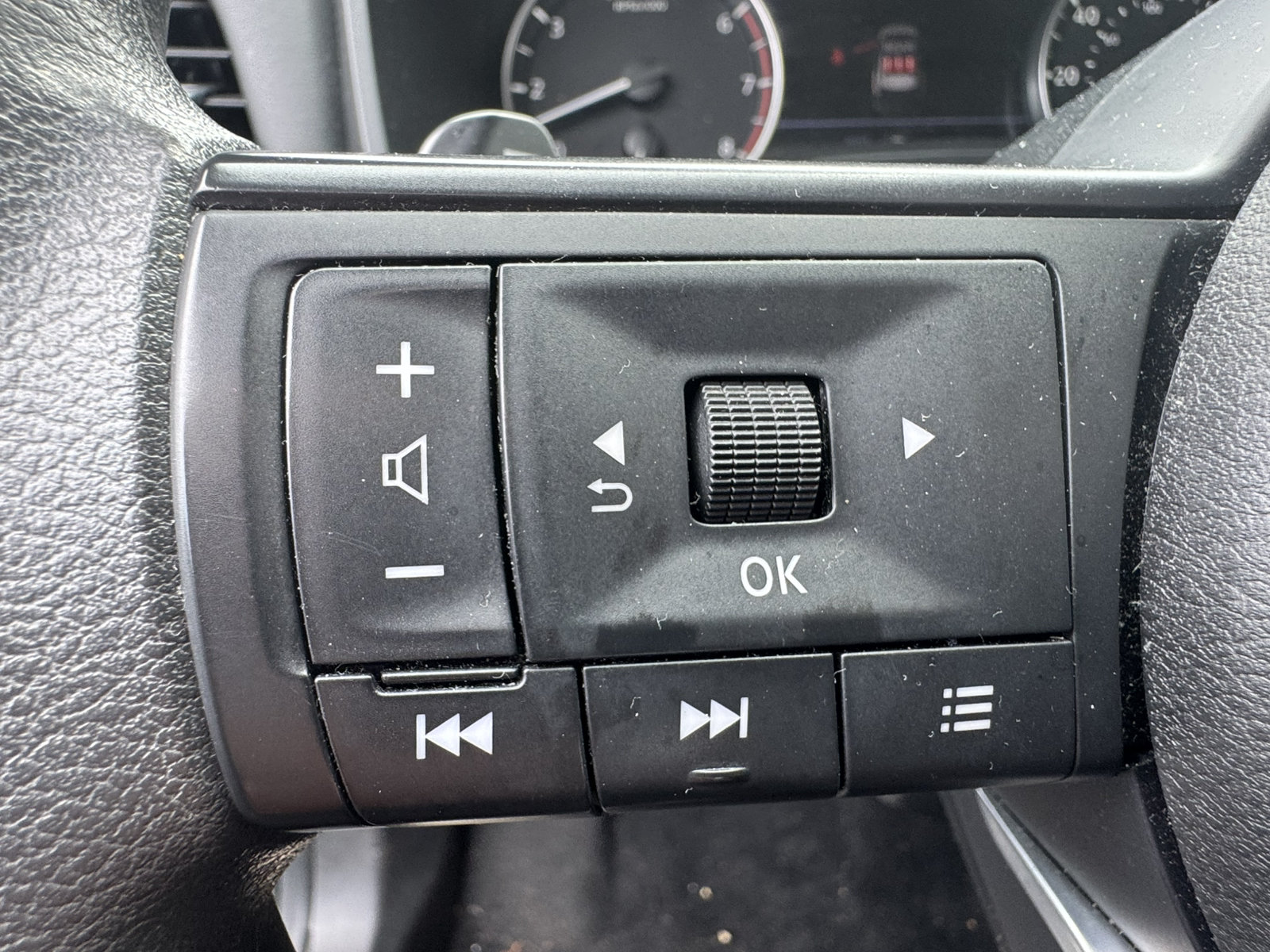Used 2024 Nissan Rogue SV AWD/4WD image 32