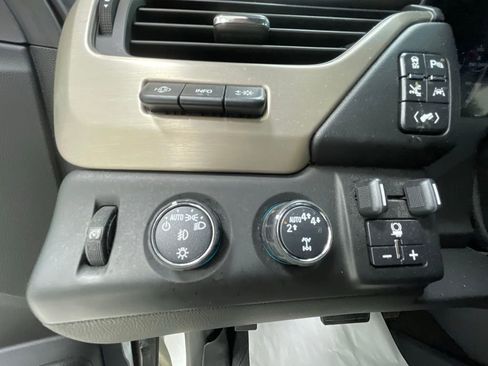 Used 2018 GMC Yukon Denali w/ Denali Ultimate Package AWD/4WD image 23