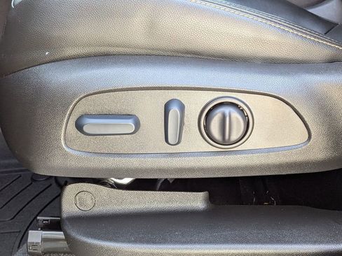 Used 2023 Chevrolet Equinox Premier FWD image 18