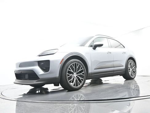 Certified 2025 Porsche Macan Electric RWD image 45