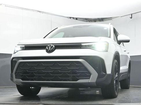 Used 2025 Volkswagen Taos SE image 32