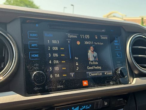Used 2018 Toyota Tacoma Limited AWD/4WD image 18