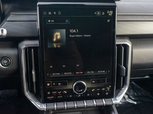 Used 2024 GMC Acadia Elevation image 17