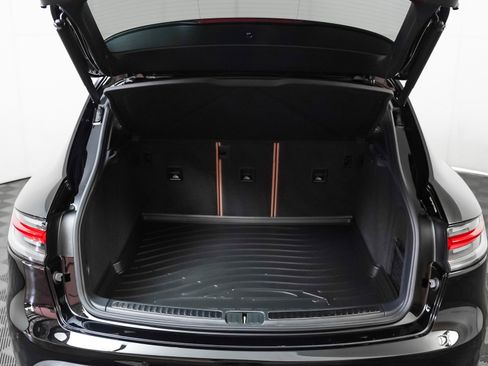 Certified 2025 Porsche Macan S image 28