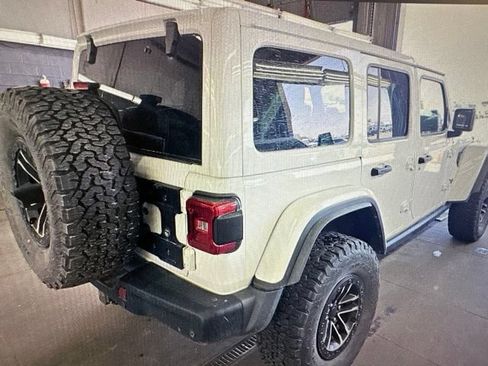 Used 2024 Jeep Wrangler Unlimited Rubicon AWD/4WD image 7