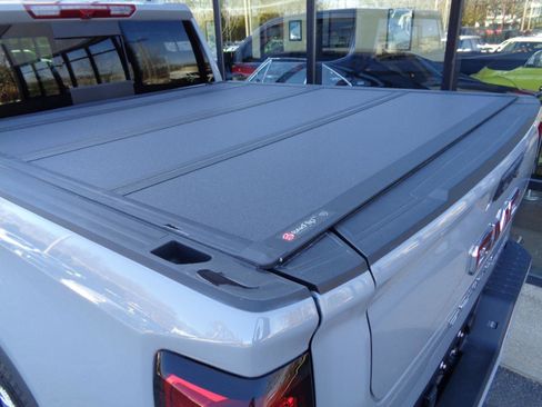 Used 2024 GMC Sierra 1500 Denali image 9