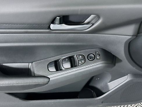 Used 2024 Nissan Altima 2.5 SV image 15