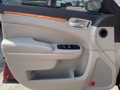 Used 2014 Chrysler 300 C w/ Beats Audio Group RWD image 28