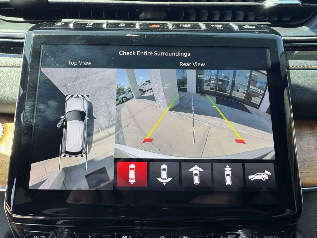 Used 2025 Jeep Grand Cherokee Summit AWD/4WD image 23