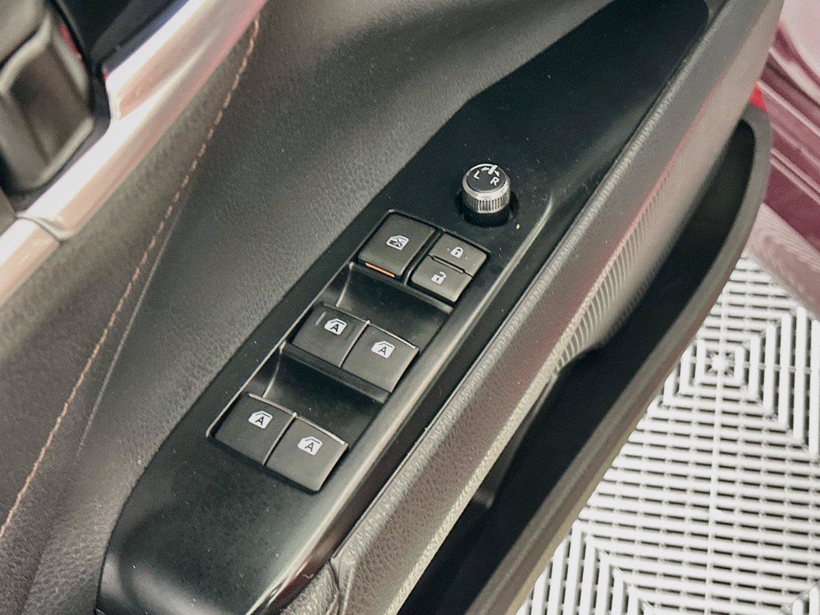 Used 2018 Toyota Camry XLE FWD image 19