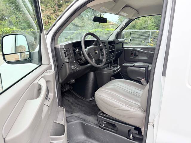 Used 2015 Chevrolet Express 2500 RWD image 25