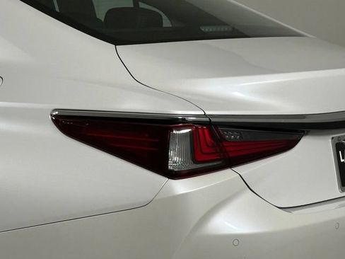 Used 2025 Lexus ES 350 w/ Premium Package FWD image 18