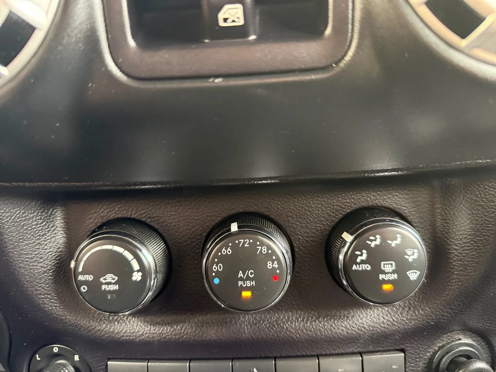 Used 2016 Jeep Wrangler Unlimited Rubicon AWD/4WD image 33