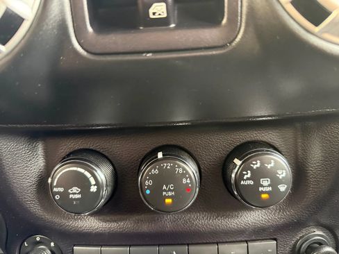 Used 2016 Jeep Wrangler Unlimited Rubicon AWD/4WD image 33