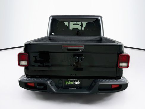Used 2022 Jeep Gladiator Sport AWD/4WD image 7