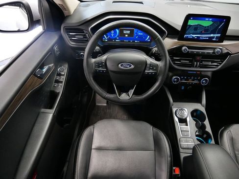 Used 2020 Ford Escape Titanium image 19