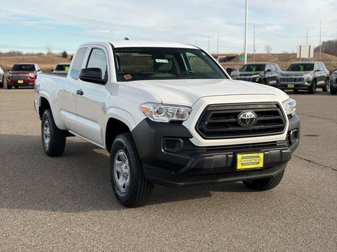 Used 2023 Toyota Tacoma SR image 3