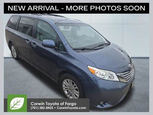 Used 2016 Toyota Sienna XLE FWD image 1