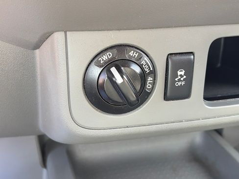 Used 2018 Nissan Frontier SV AWD/4WD image 13