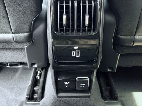 Used 2022 Jeep Compass Trailhawk w/ Trailhawk Convenience Group AWD/4WD image 22