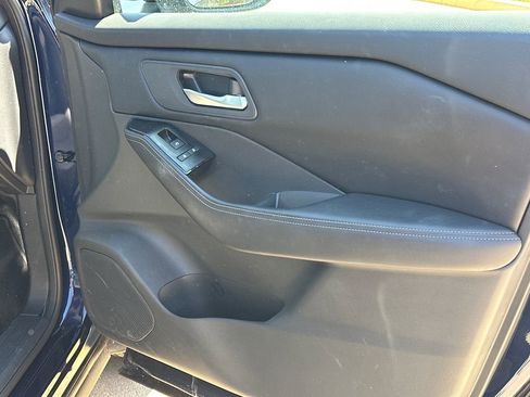 Used 2025 Nissan Rogue SV FWD image 14