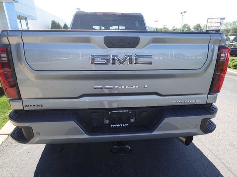 Used 2024 GMC Sierra 2500 Denali Ultimate AWD/4WD image 4